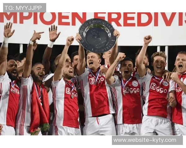 阿贾克斯主场战胜费耶诺德克拉森莫吉奥双双进球助力胜利