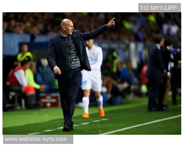 回顾齐达内执教皇马五年辉煌历程十年前今天他首次上任