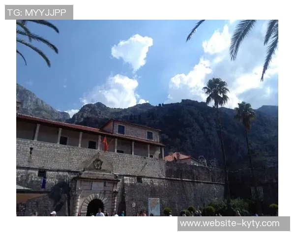 弗洛伦齐赞莫德里奇年过四十却依然年轻如二十五岁 弗洛伦齐赞莫德里奇年过四十却依然年轻如二十五岁